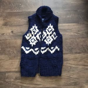 Sweater vest with pockets